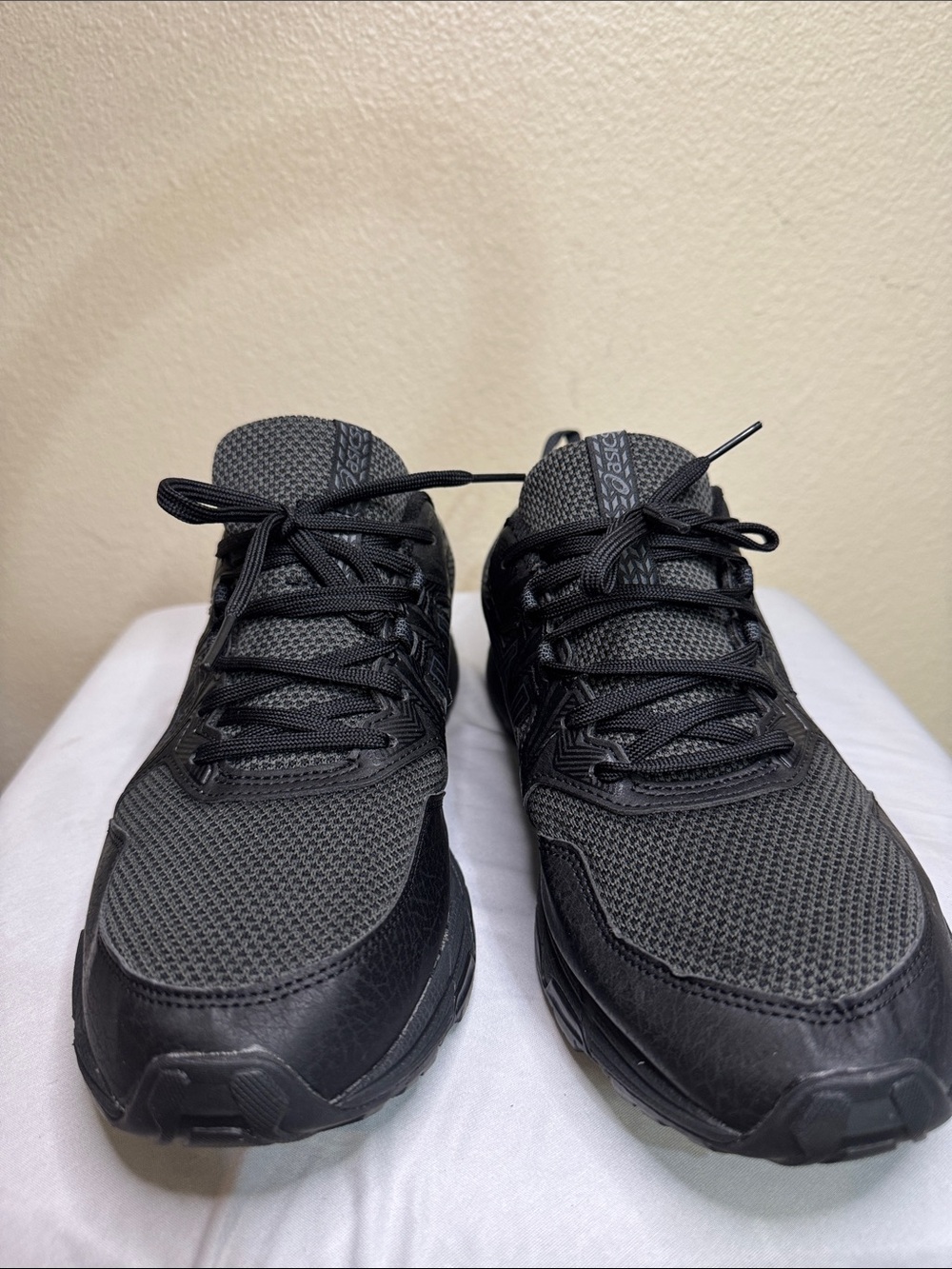 Asics Men's Black and Dark Gray Mesh Running Sneakers